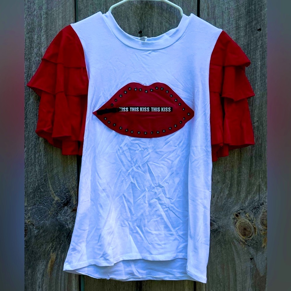 FashionNova Kiss Shirt